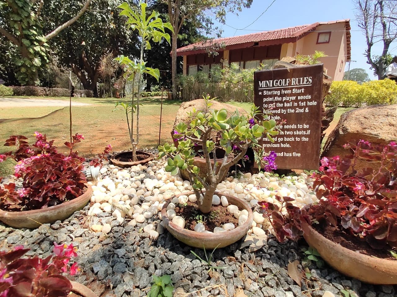 minigolf in zeenath taj garden,yelagiri
